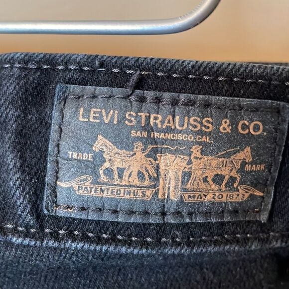 Black Levi’s Mid Rise Skinny jeans - Picture 8 of 8